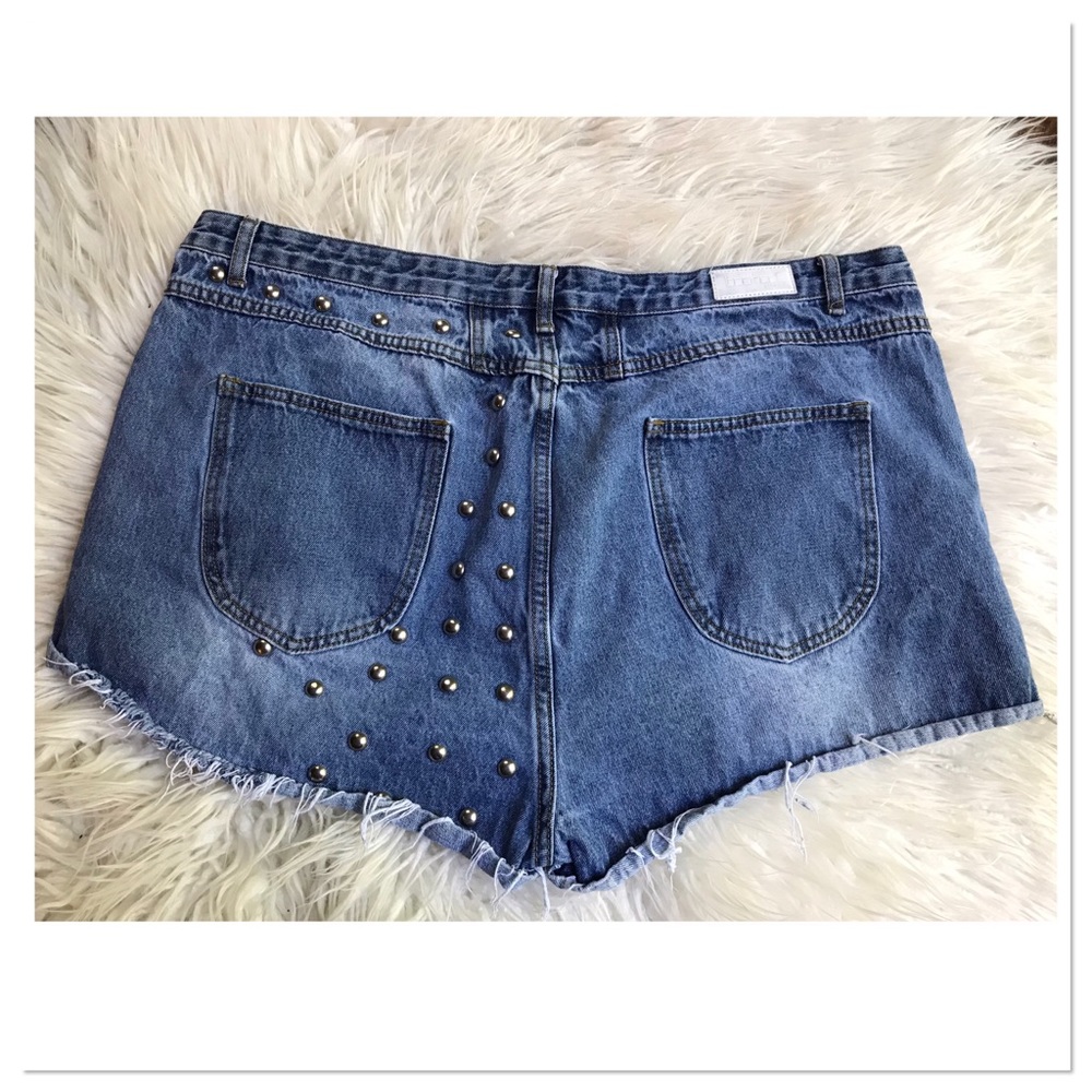Boohoo Jean Shorts Blue Denim Distressed Studded Back Women’s Size 18